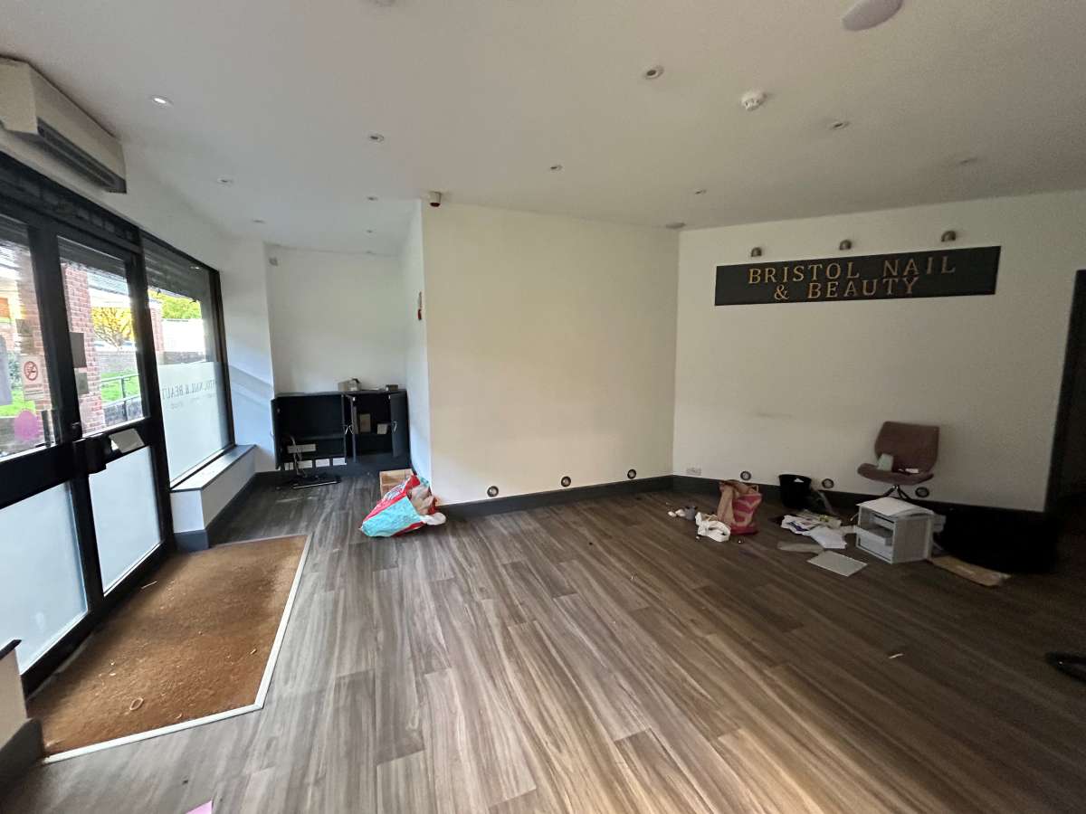 Retail/Shop in Bristol - photo 2