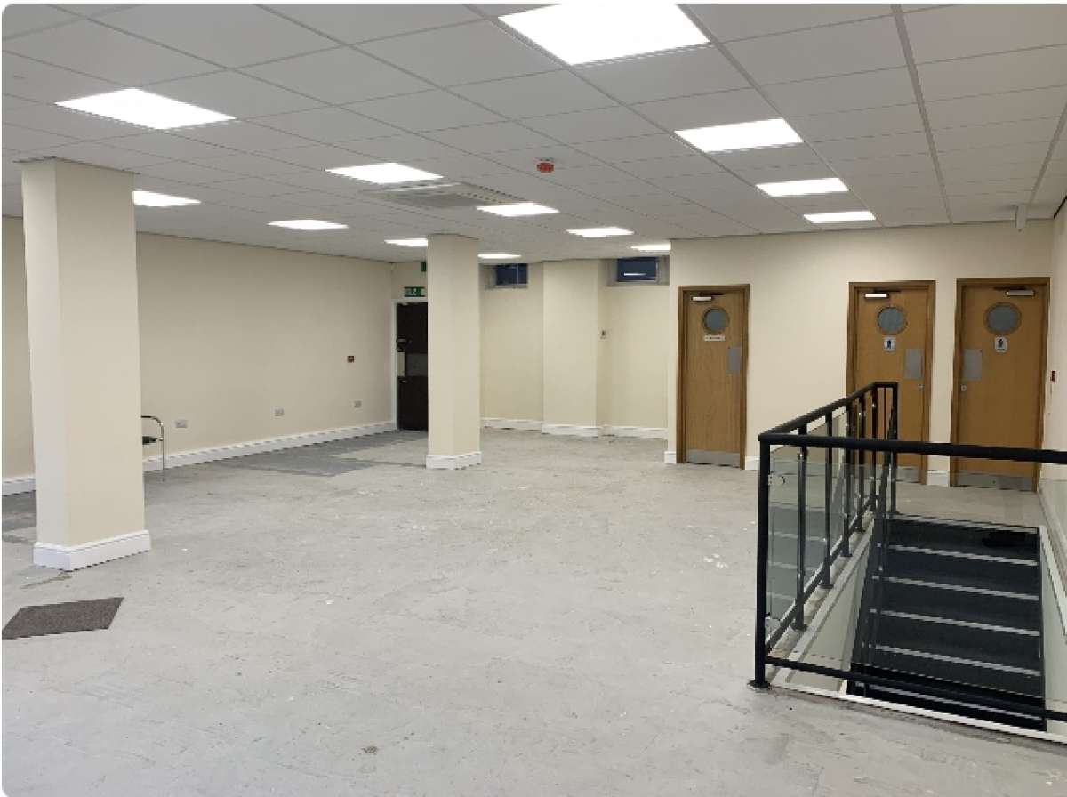 Retail/Shop in Wakefield - photo 2