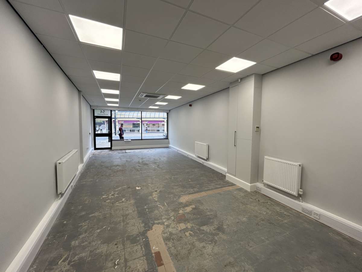 Retail/Shop in Wakefield - photo 2