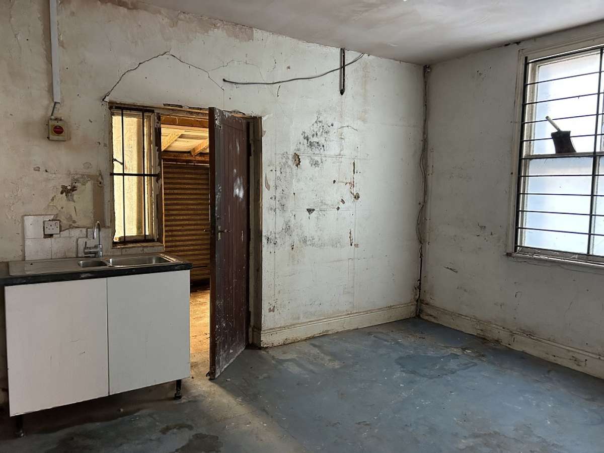 Retail/Shop in Derby - photo 4