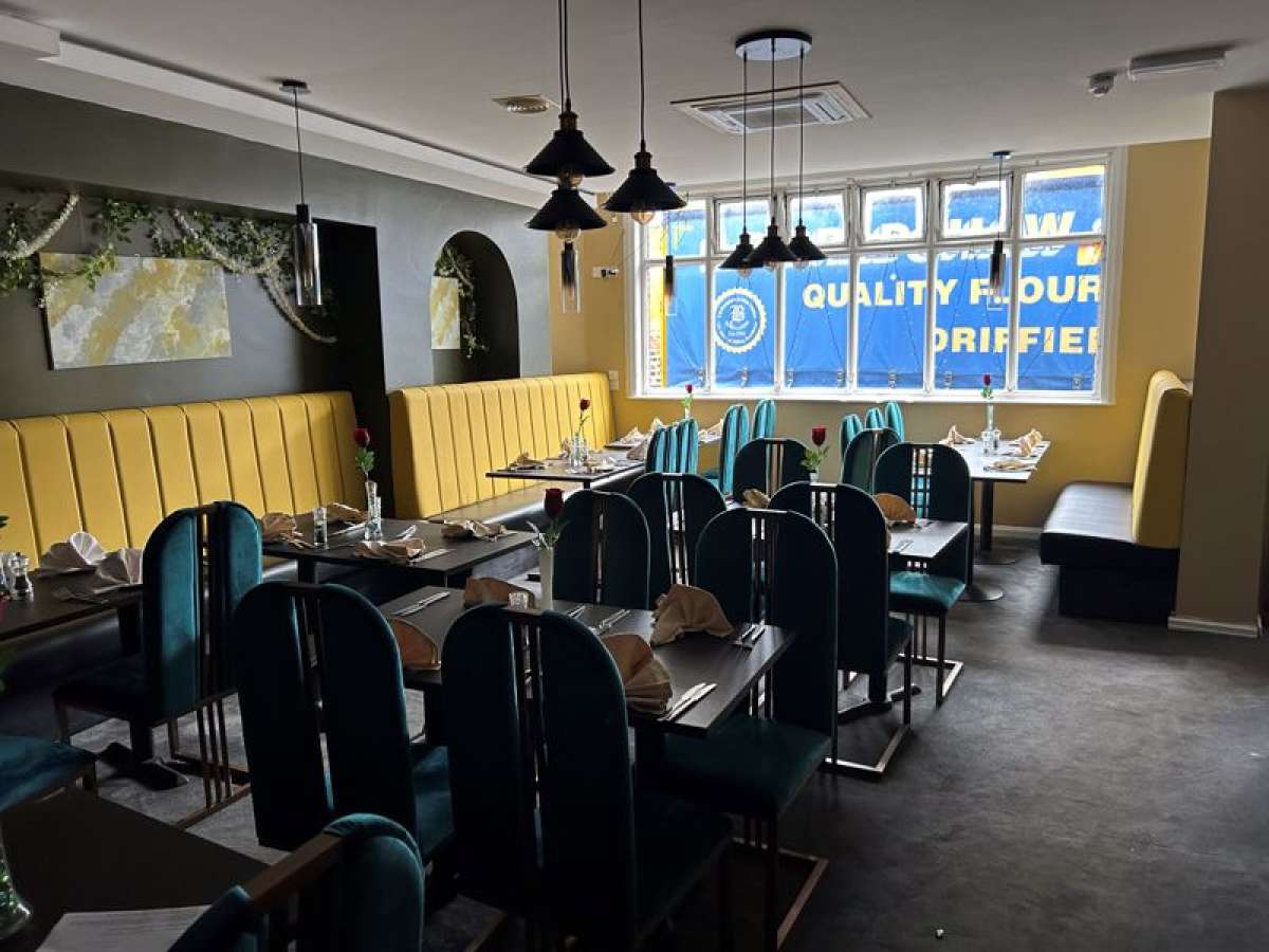 Retail/Shop in Stoke-On-Trent - photo 2