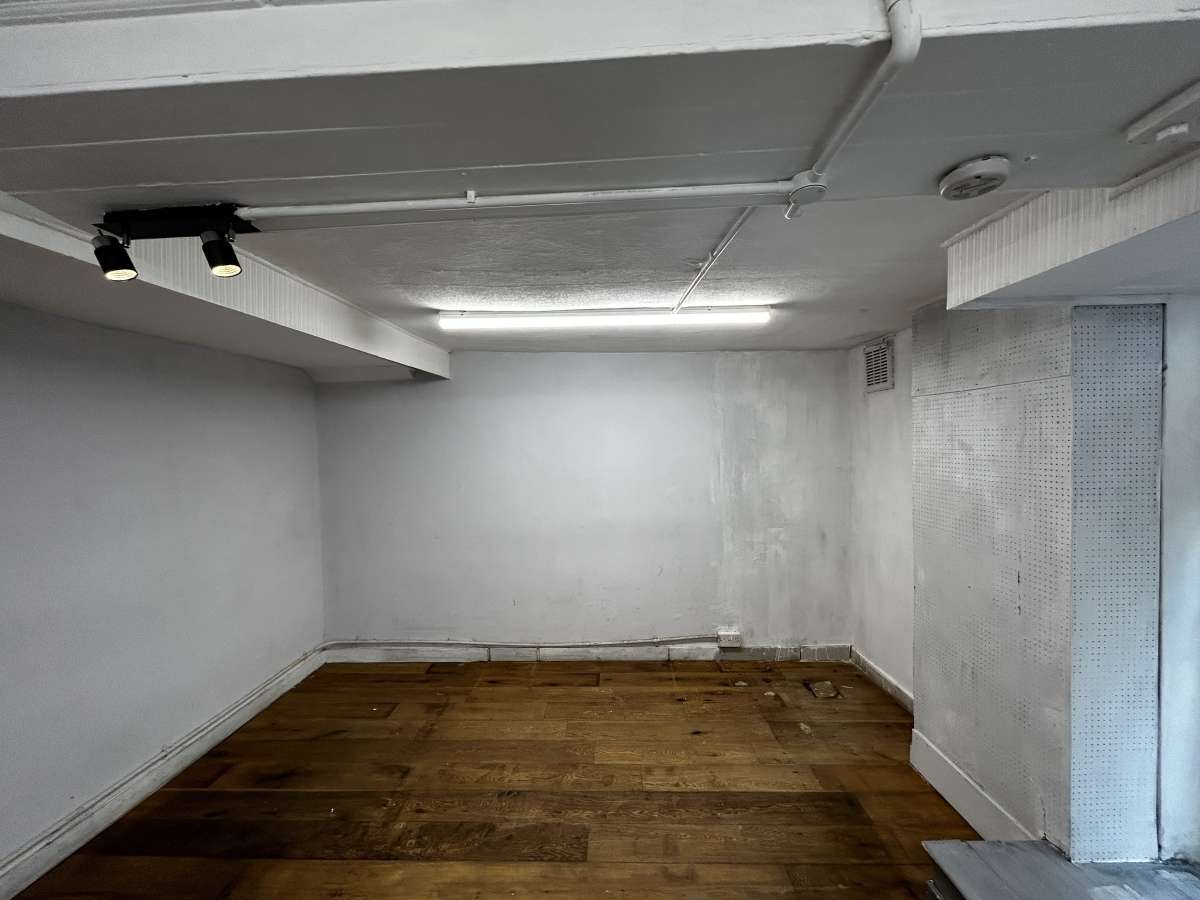 Retail/Shop in Ashford - photo 2