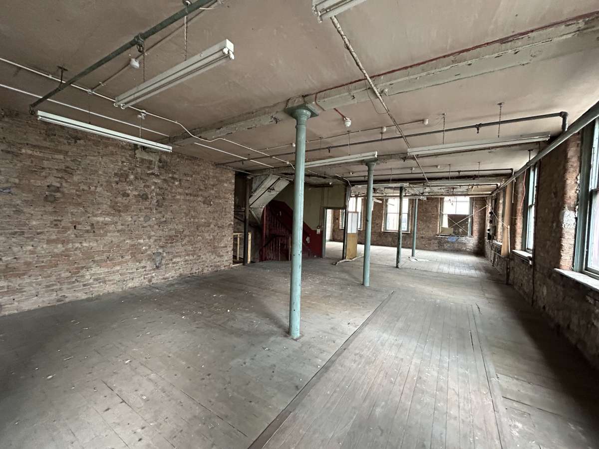 Retail/Shop in Manchester - photo 4