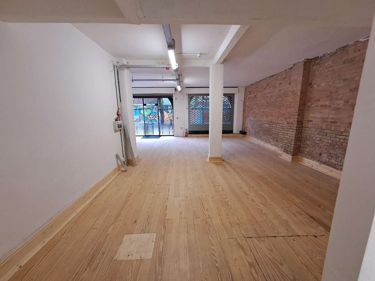 Retail/Shop in Nottingham - photo 2