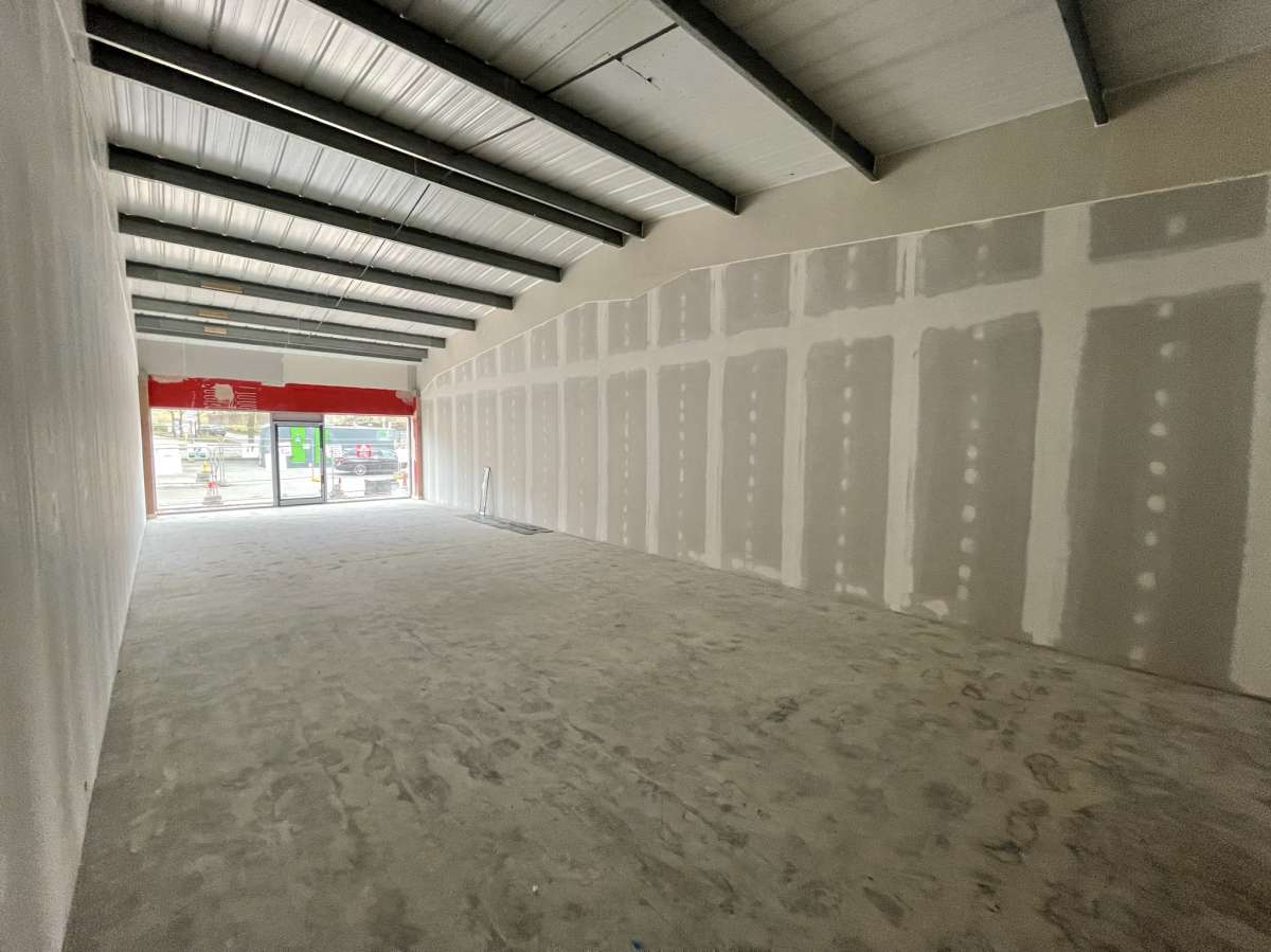 Retail/Shop in Halifax - photo 3