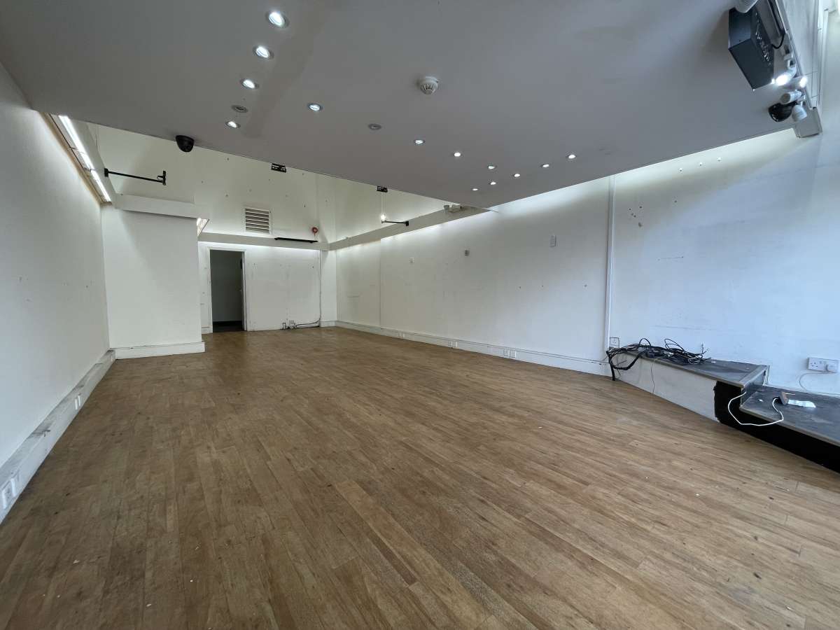 Retail/Shop in Halifax - photo 4