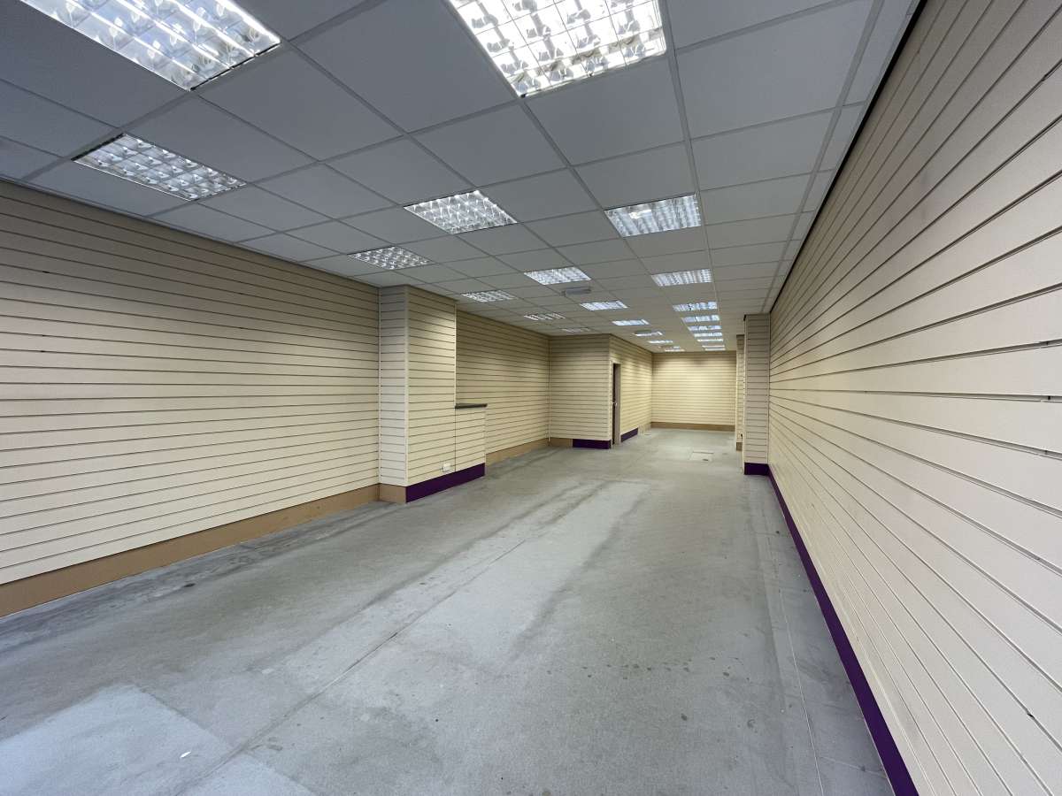 Retail/Shop in Halifax - photo 3