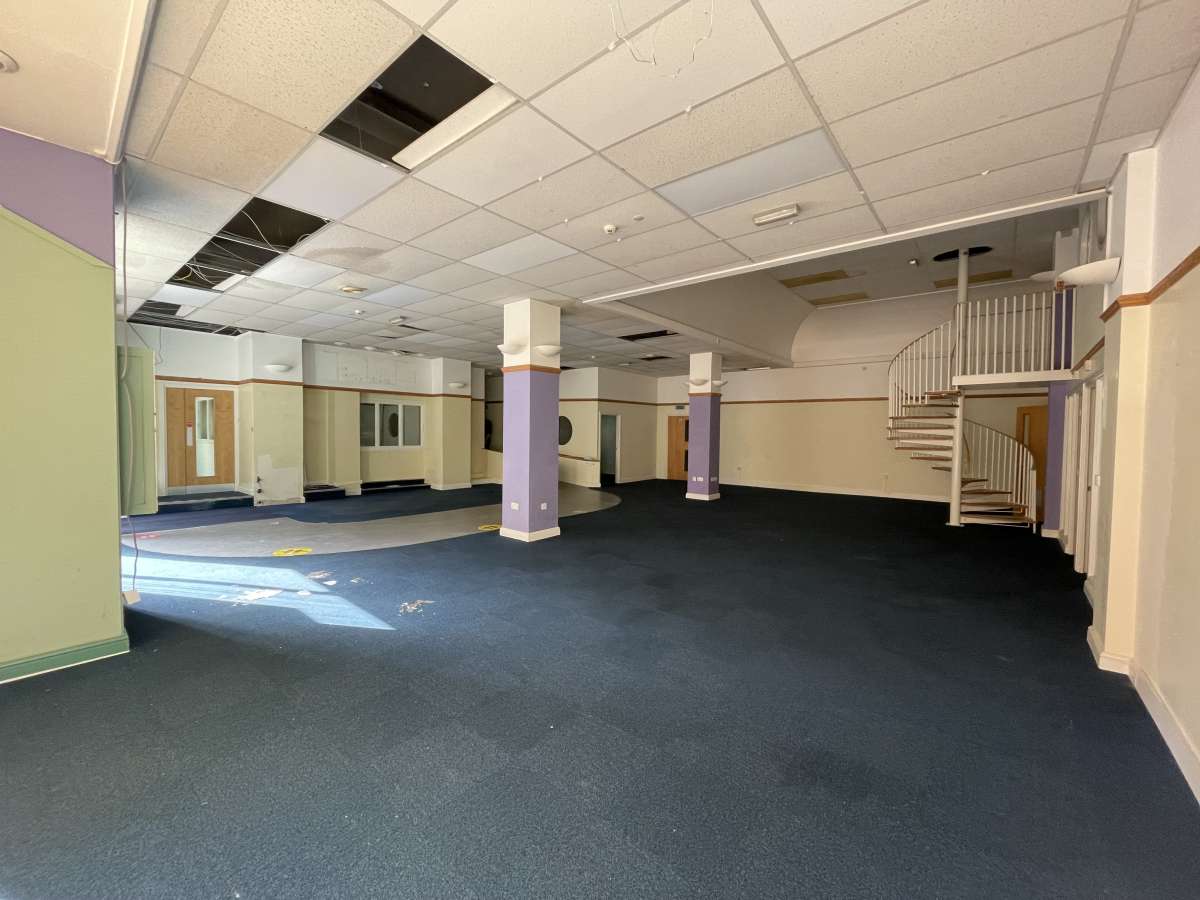 Retail/Shop in Halifax - photo 2