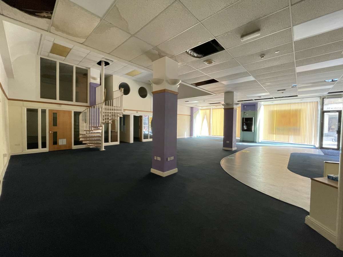 Retail/Shop in Halifax - photo 3