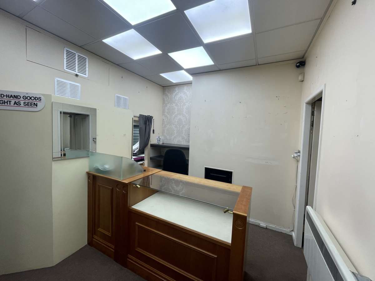 Retail/Shop in Halifax - photo 2