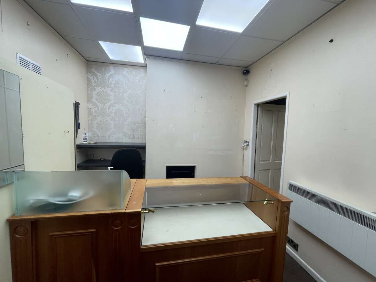 Retail/Shop in Halifax - photo 3