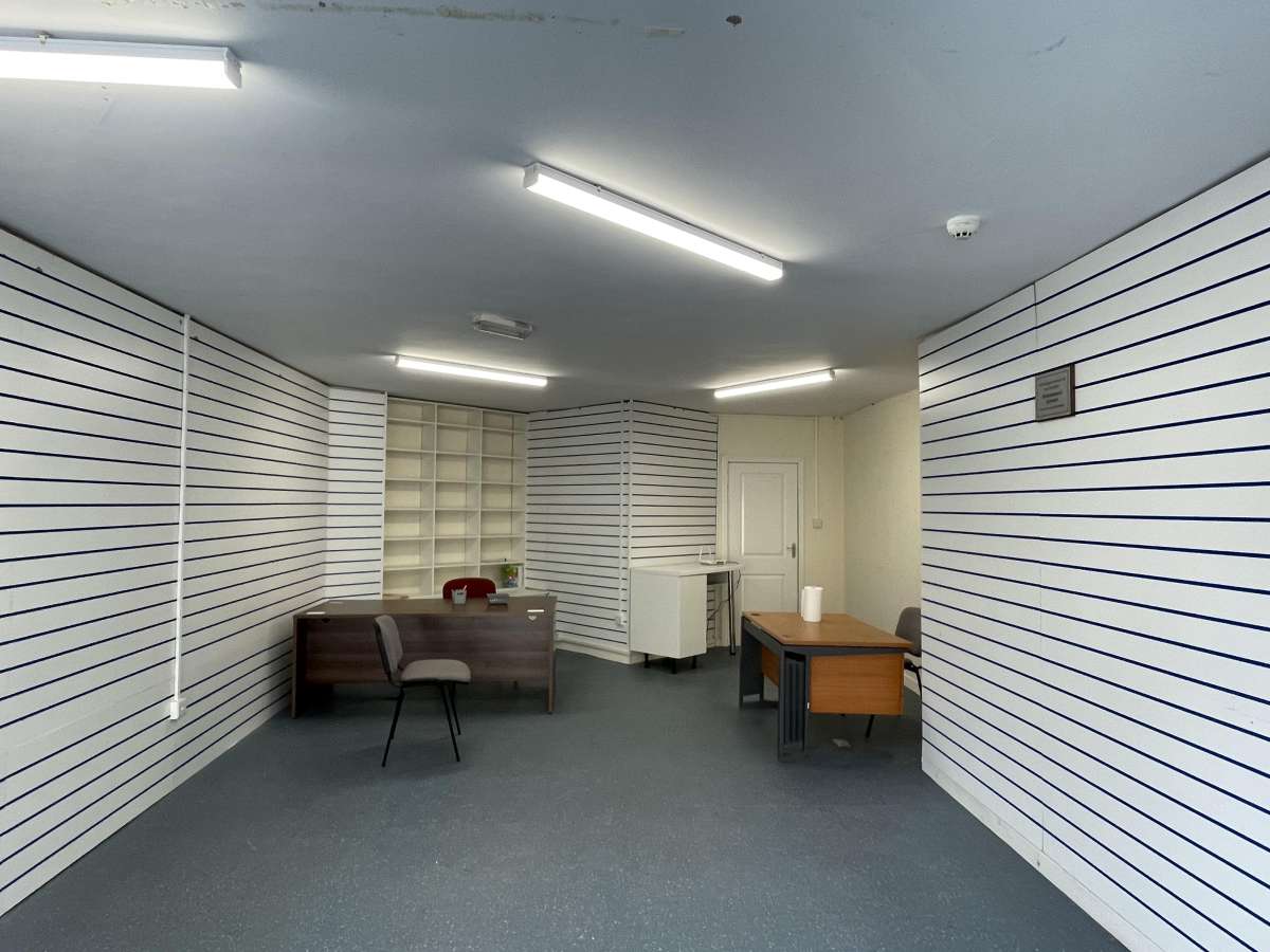 Retail/Shop in Elland - photo 2