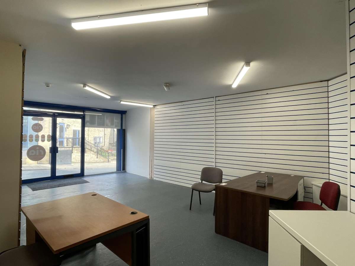Retail/Shop in Elland - photo 3