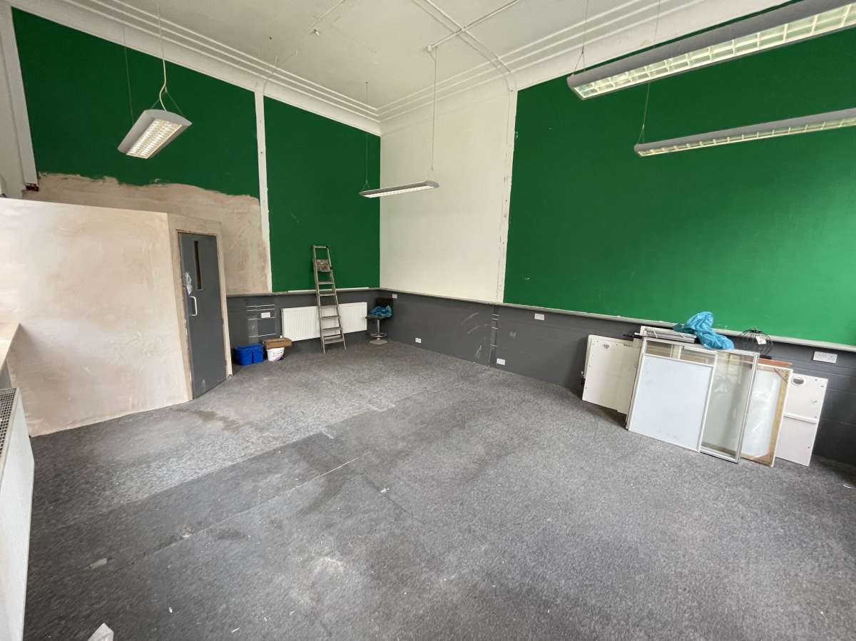 Retail/Shop in Halifax - photo 2