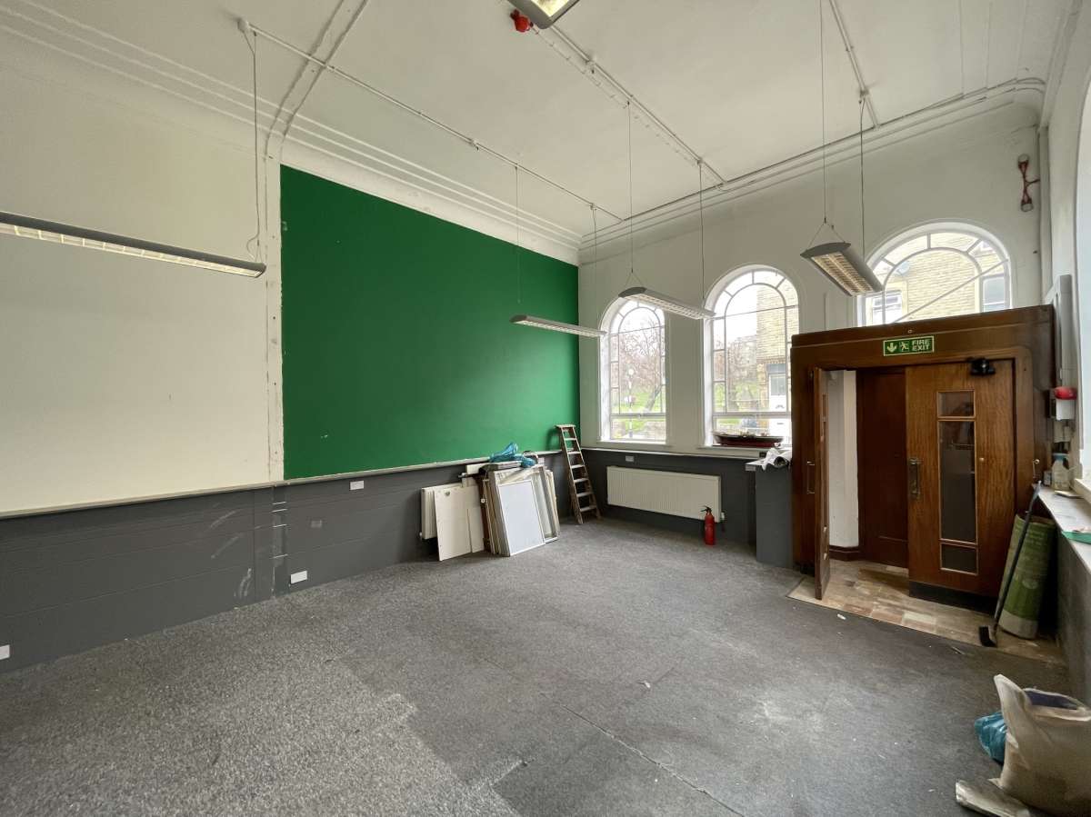 Retail/Shop in Halifax - photo 3