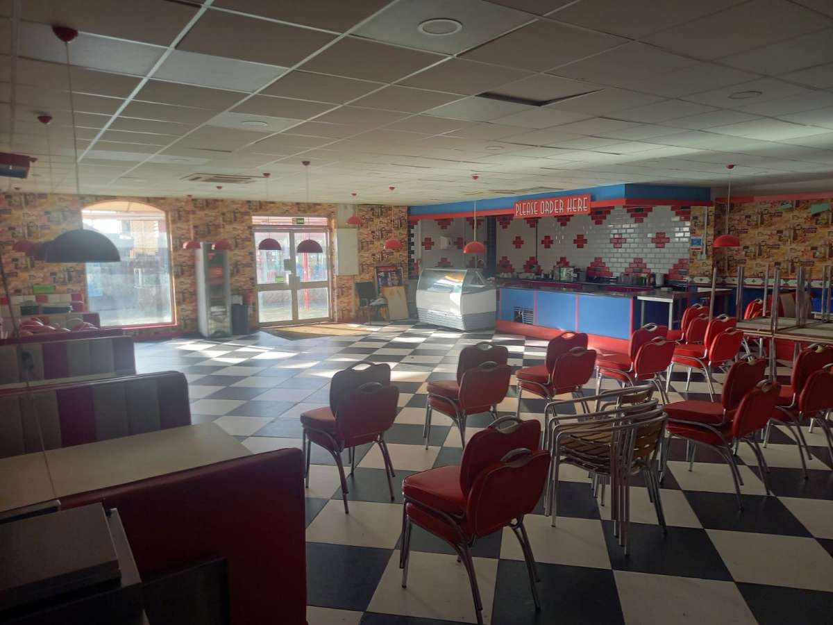 Retail/Shop in Great Yarmouth - photo 2