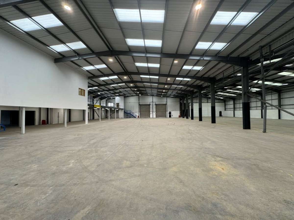 Retail/Shop in Northampton - photo 2