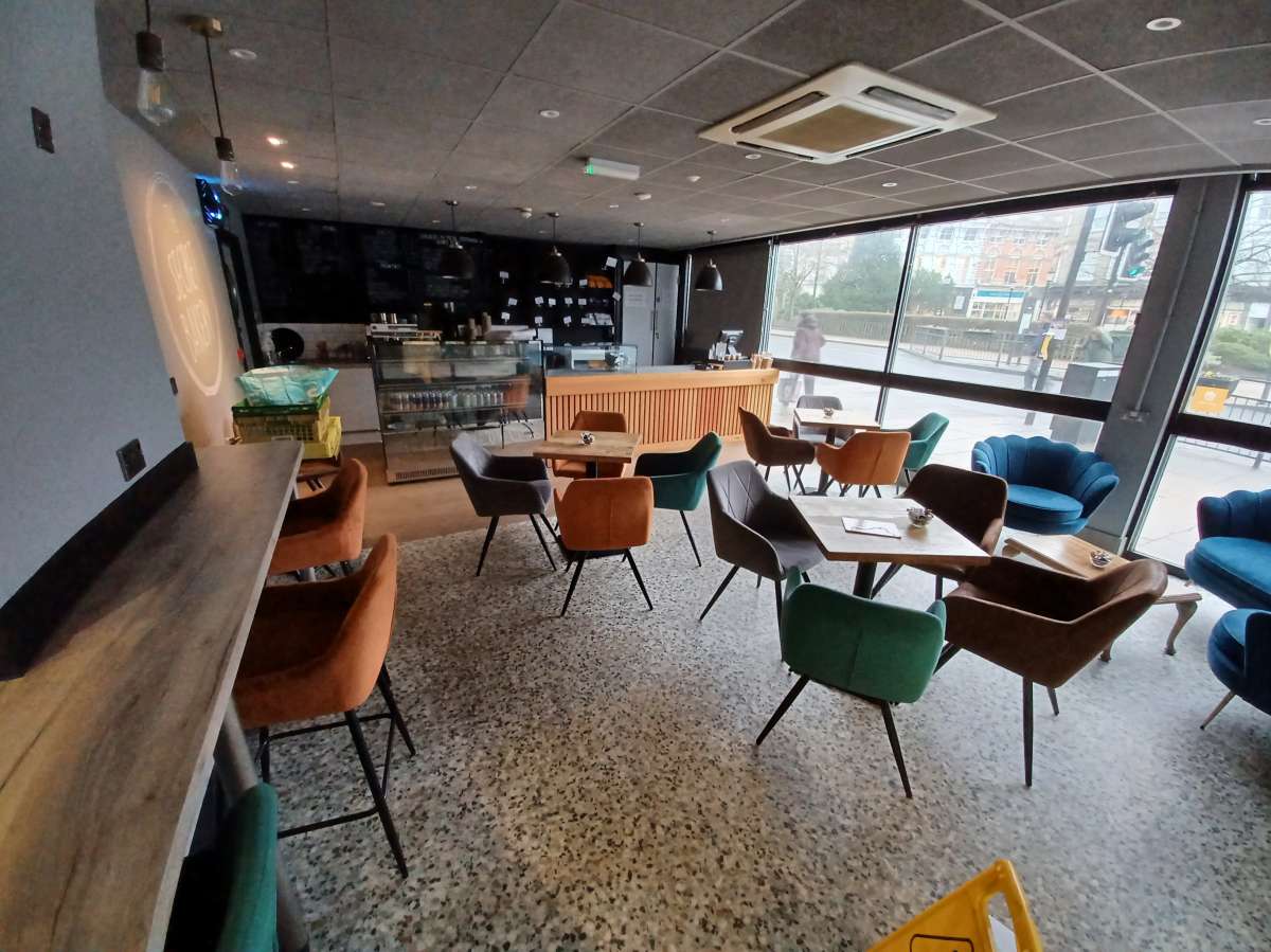 Retail/Shop in Harrogate - photo 2