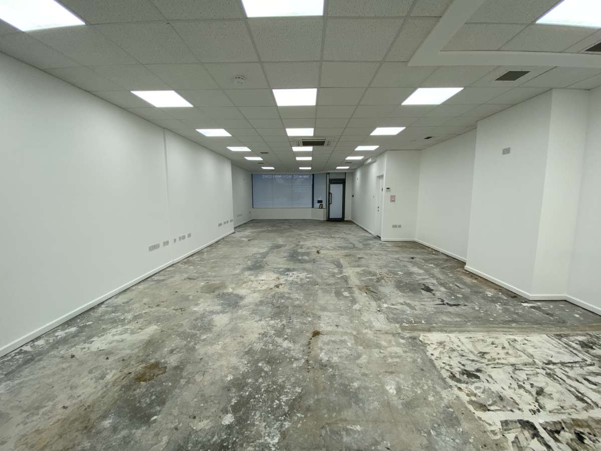 Retail/Shop in Croydon - photo 4