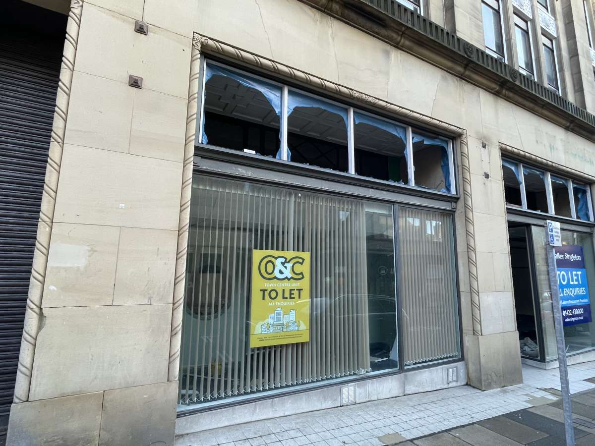 Retail/Shop in Halifax - photo 2