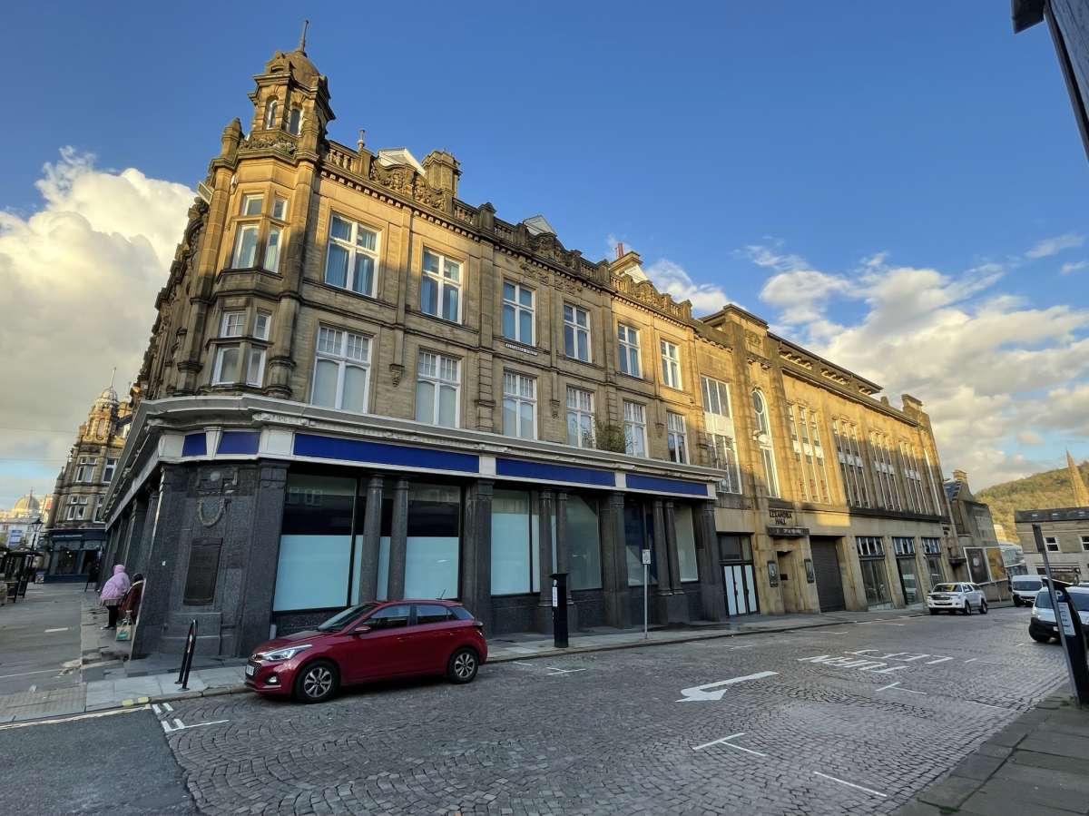 Retail/Shop in Halifax - photo 2