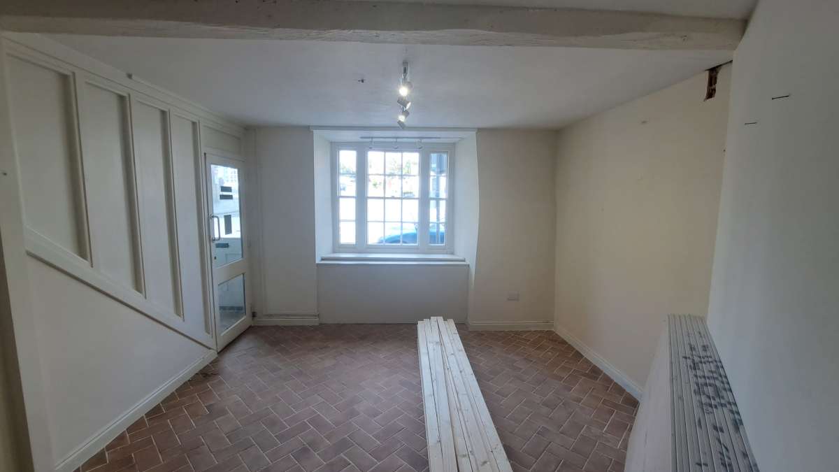 Retail/Shop in Buckingham - photo 2