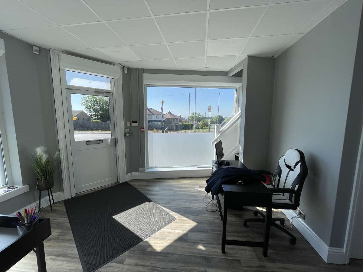 Retail/Shop in Bradford - photo 4