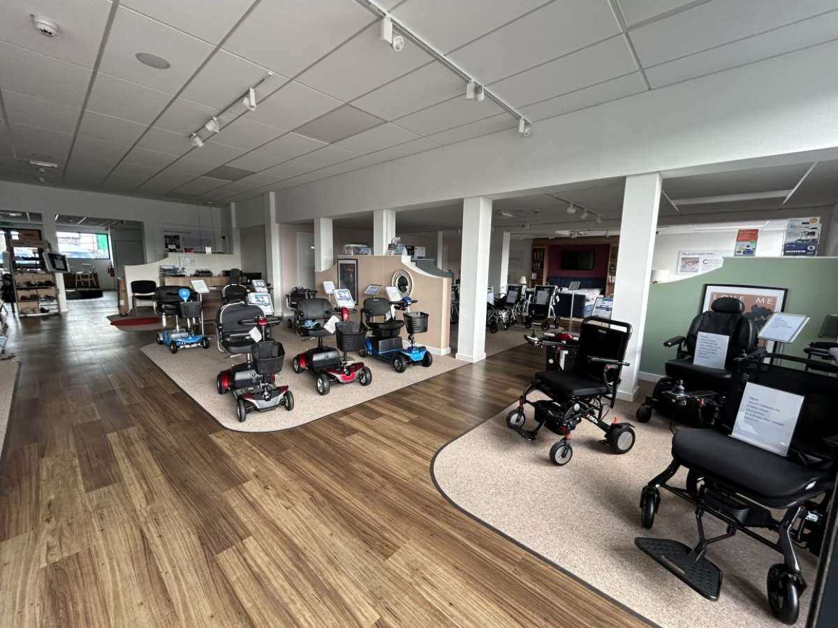 Retail/Shop in Plymouth - photo 2