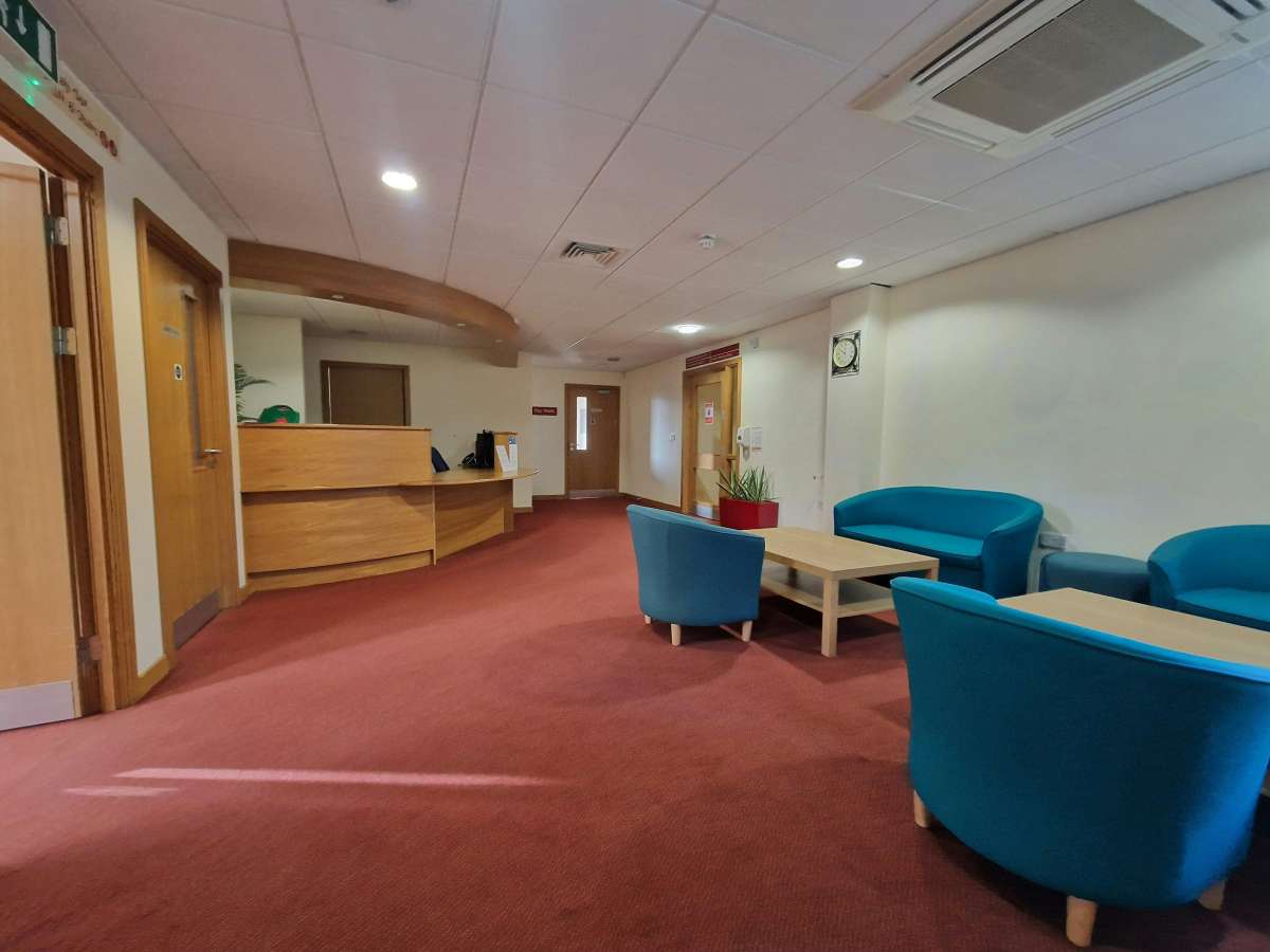 Retail/Shop in Waterlooville - photo 2