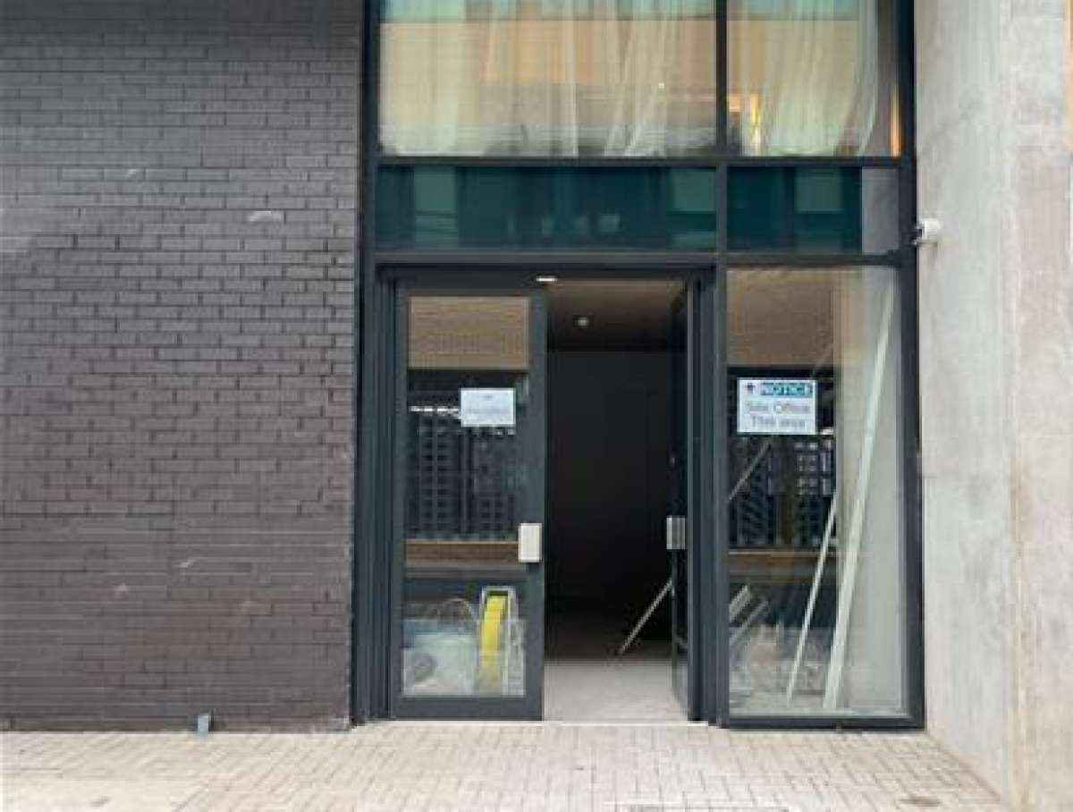 Retail/Shop in Cardiff - photo 2