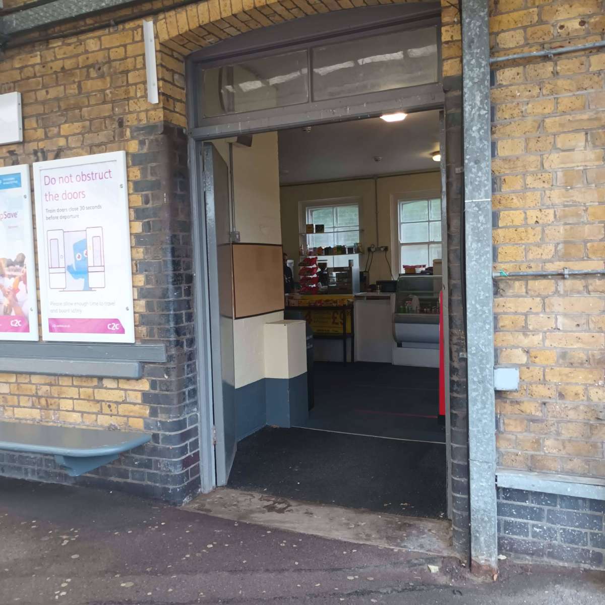 Retail/Shop in Southend-on-Sea - photo 2