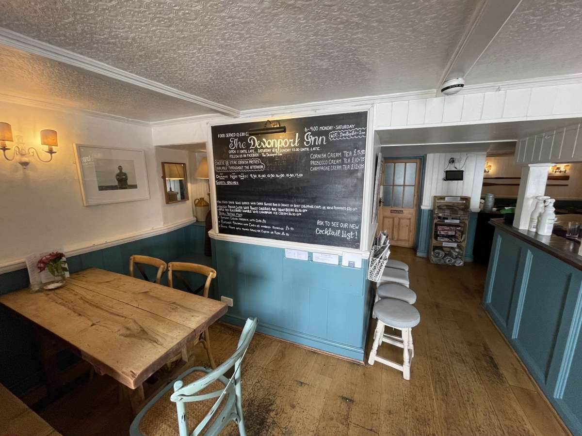 Retail/Shop in Torpoint - photo 2