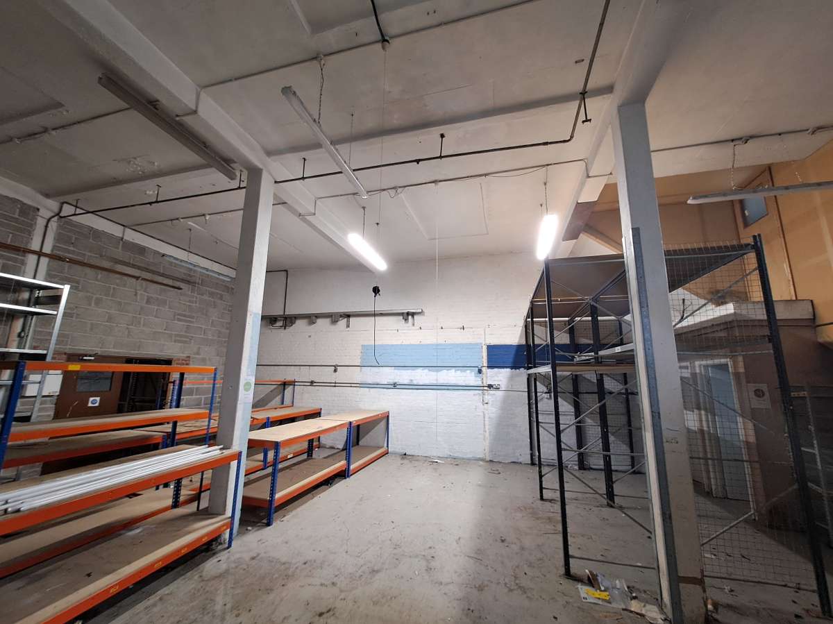 Retail/Shop in Plymouth - photo 4