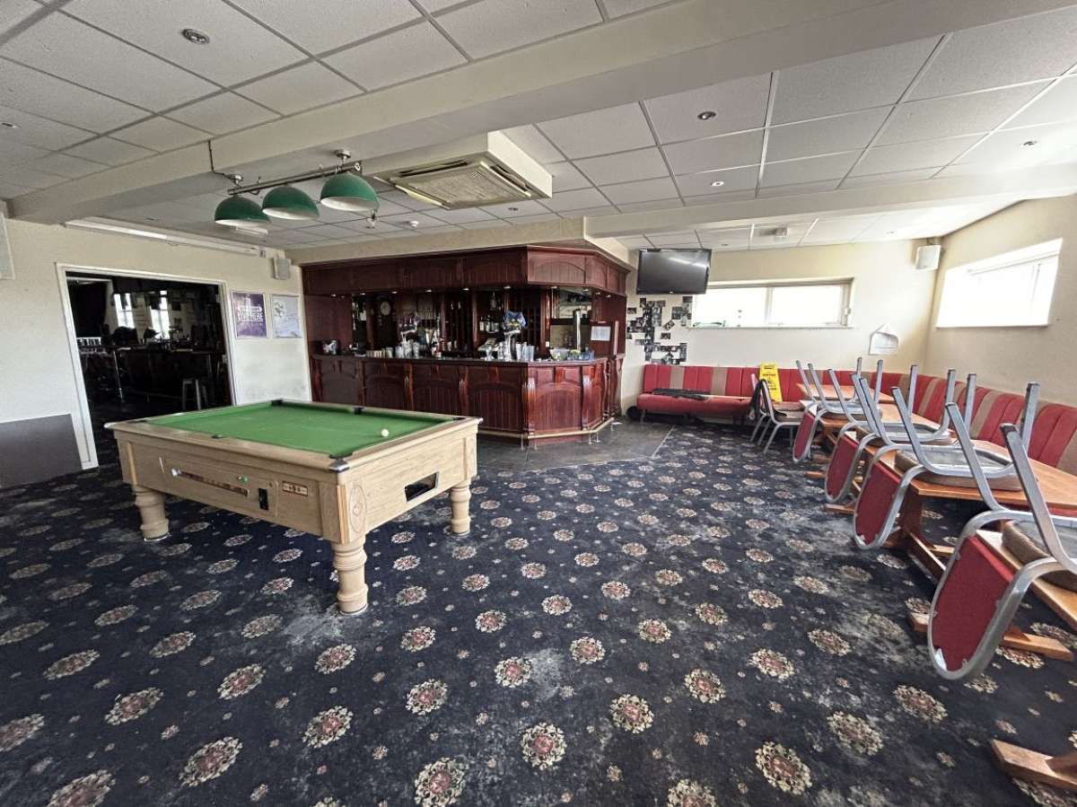 Retail/Shop in Plymouth - photo 2