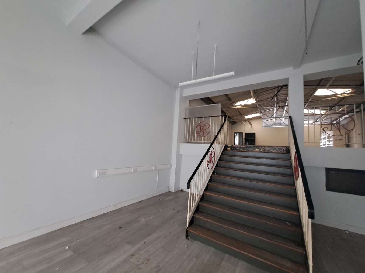 Retail/Shop in Plymouth - photo 3