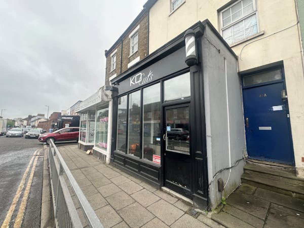 Retail/Shop in Bedford - photo 2