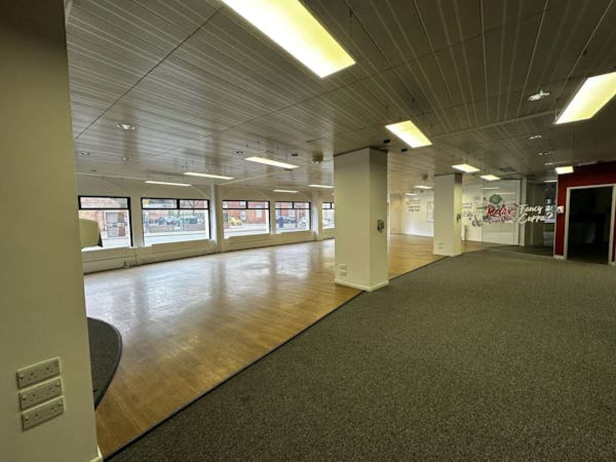 Retail/Shop in Worcester - photo 3