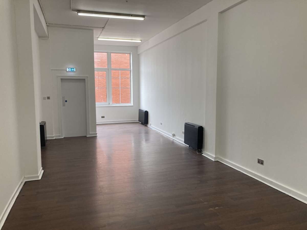 Retail/Shop in Kilmarnock - photo 3