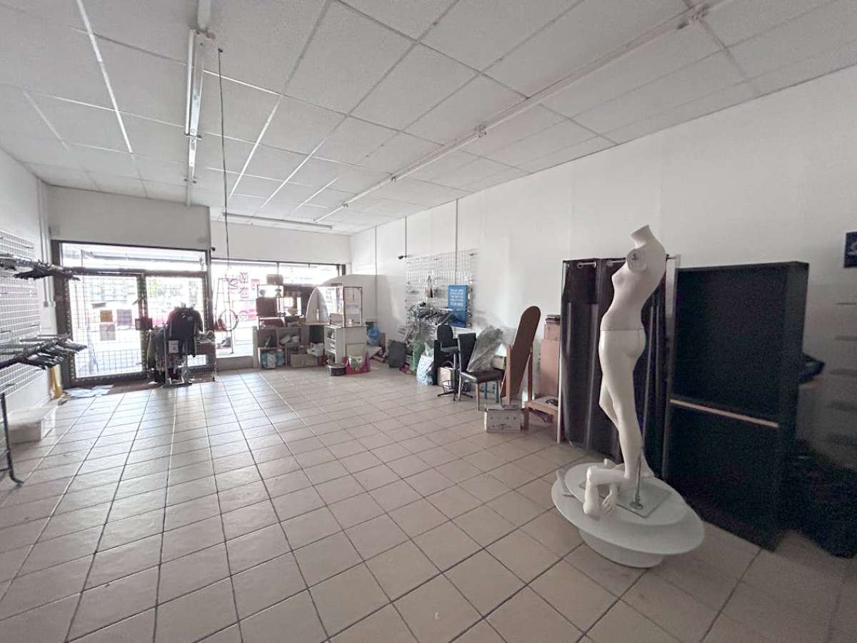 Retail/Shop in Bournemouth - photo 3