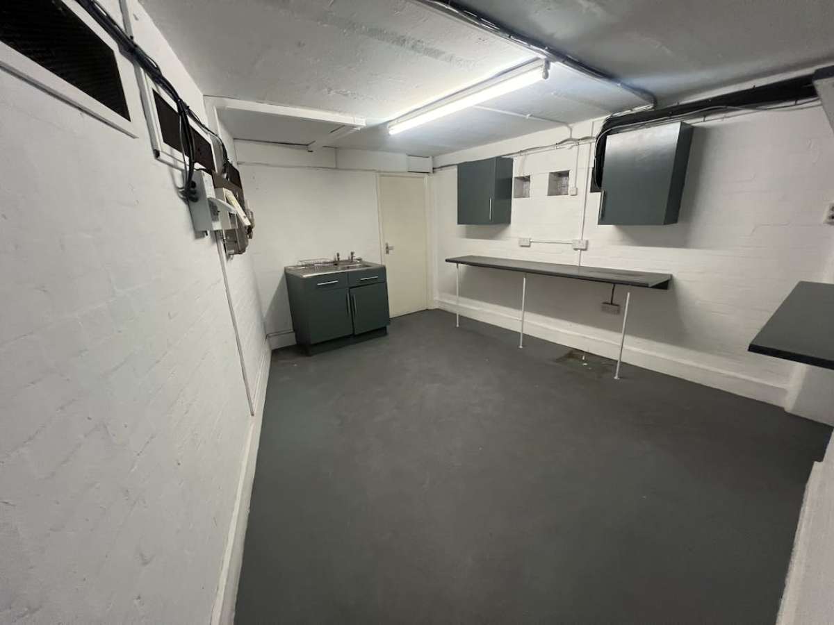 Retail/Shop in Bournemouth - photo 3