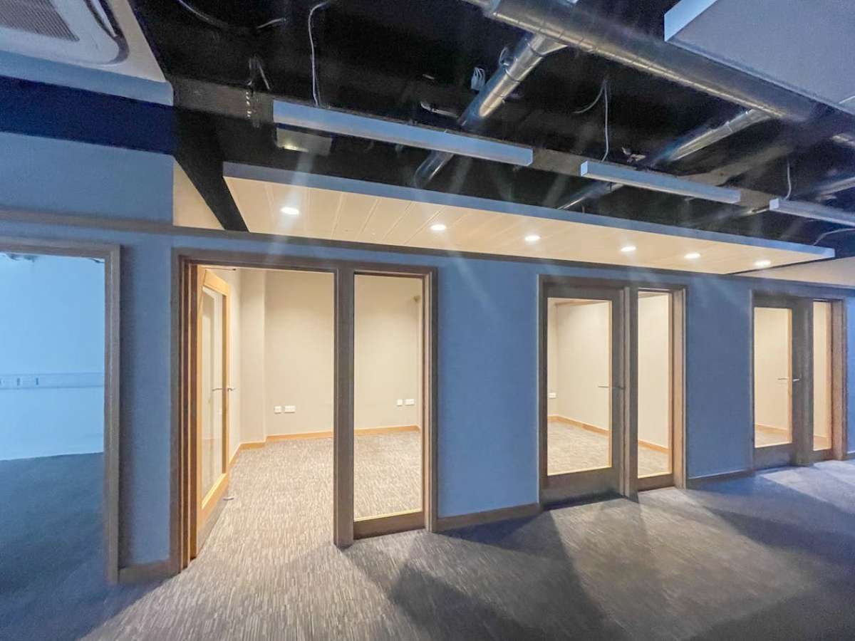 Retail/Shop in Farnborough - photo 4