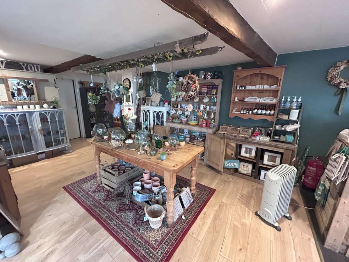 Retail/Shop in Fordingbridge - photo 2