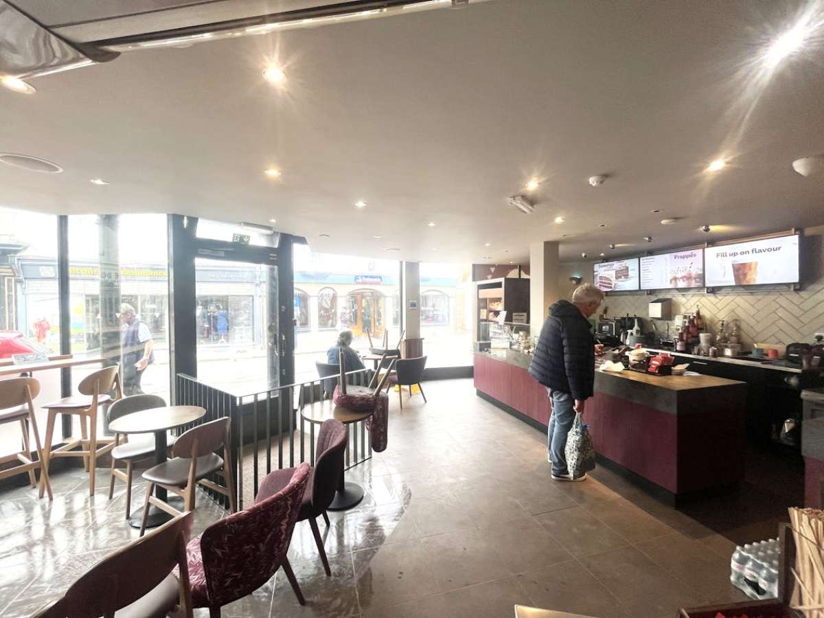 Retail/Shop in Devizes - photo 2