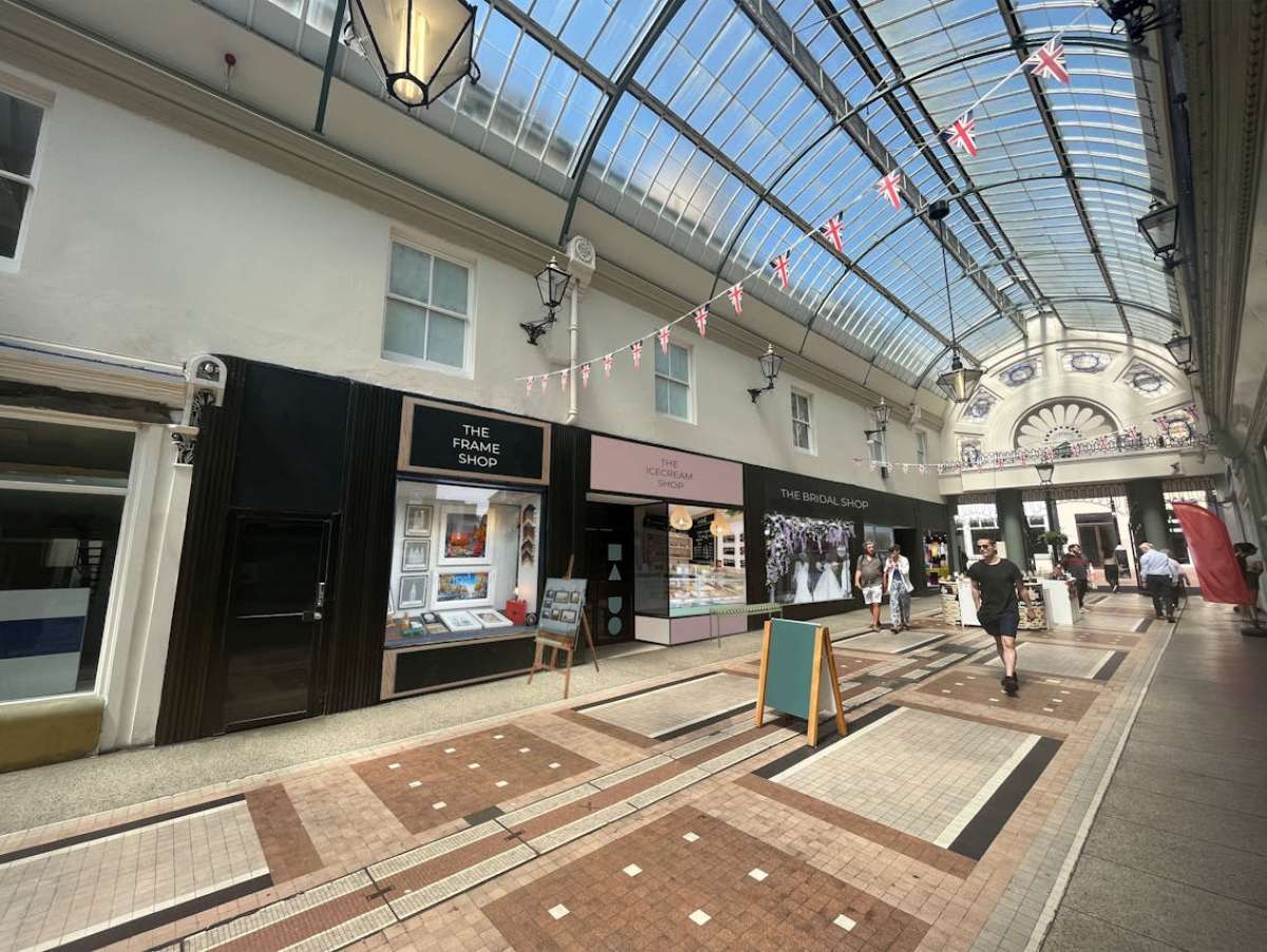 Retail/Shop in Bournemouth - photo 2