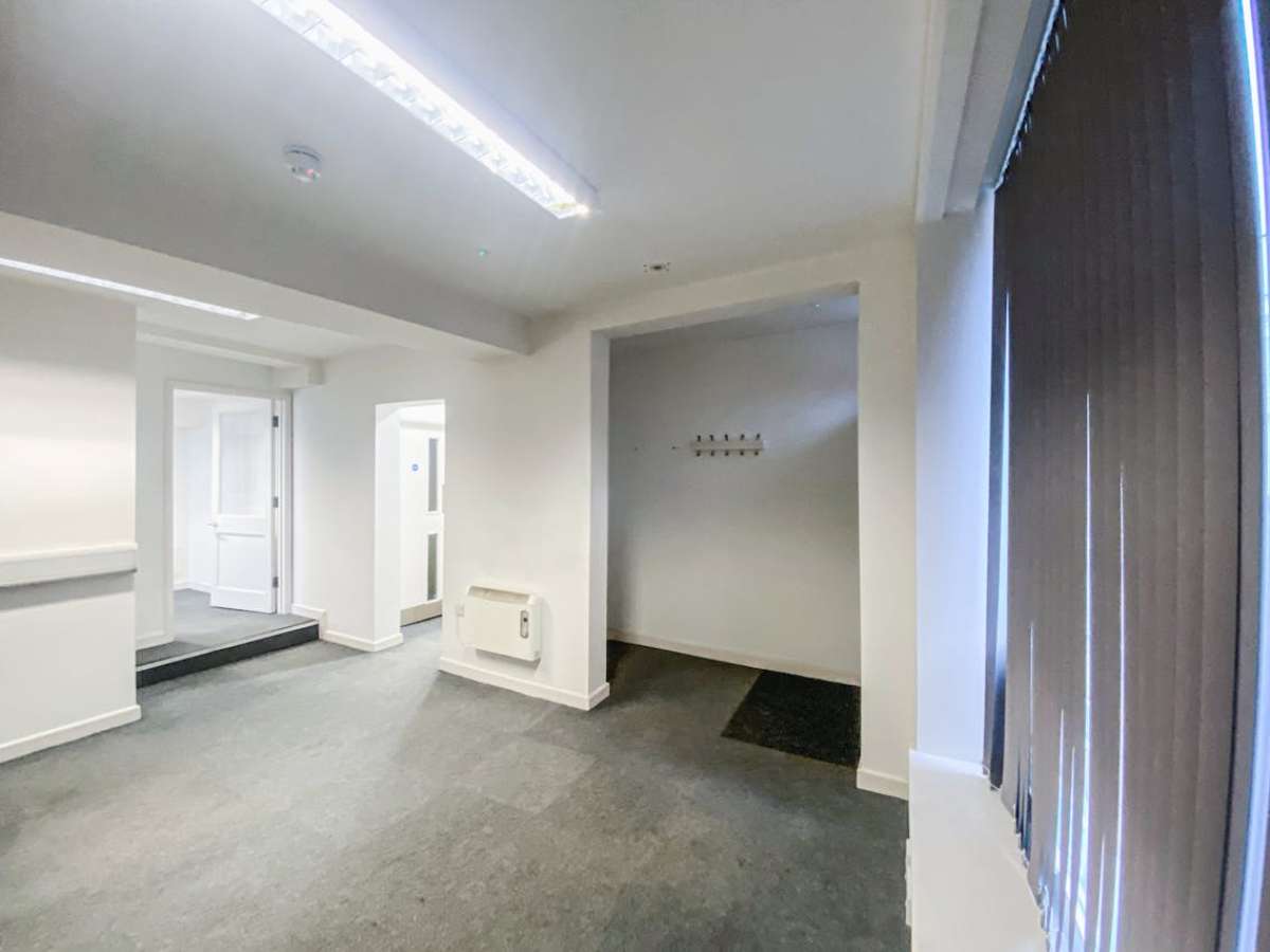 Retail/Shop in Winchester - photo 4