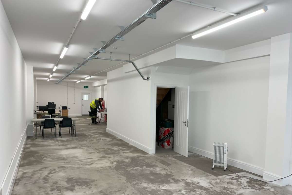 Retail/Shop in Weston-Super-Mare - photo 2