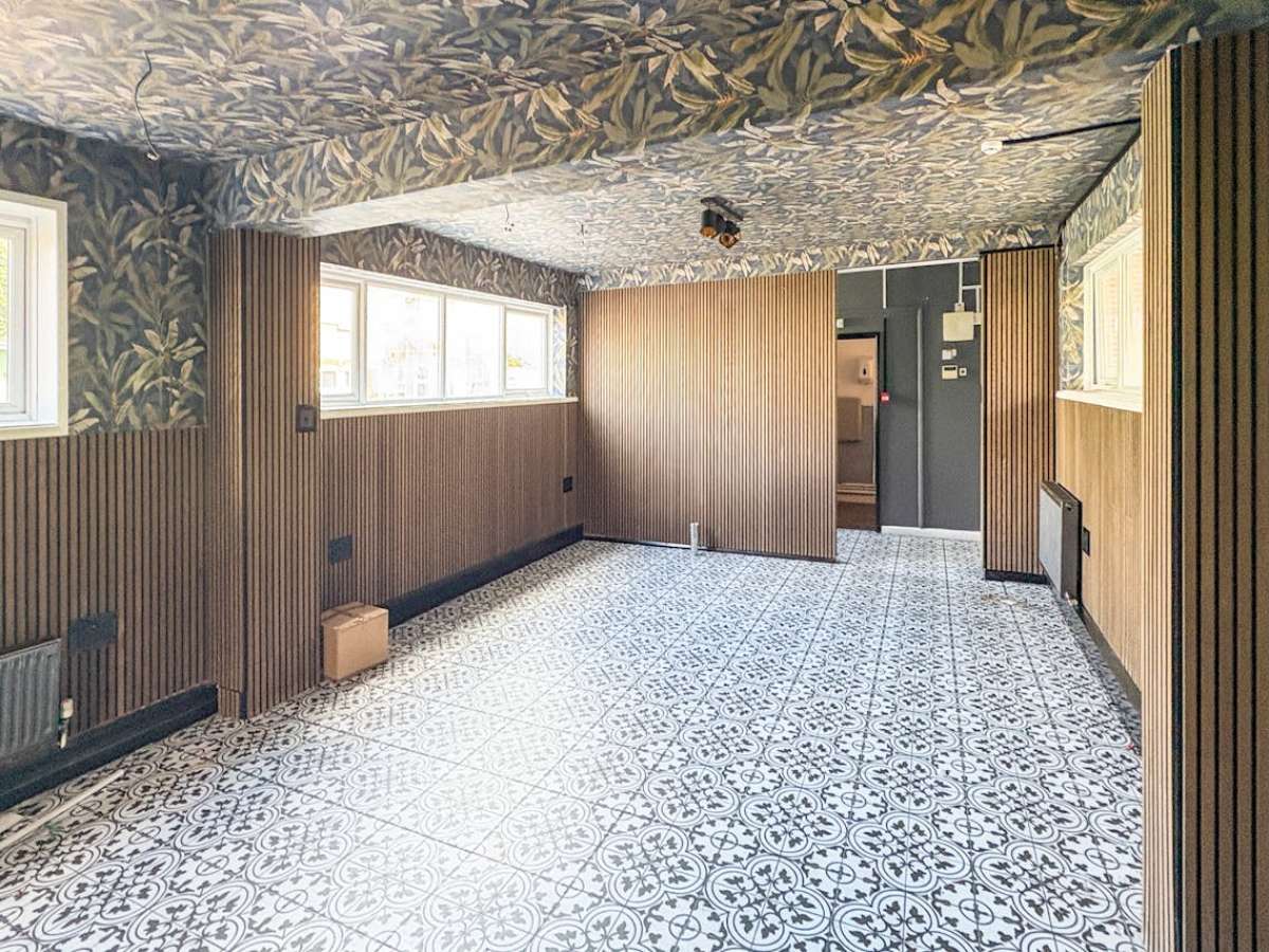 Retail/Shop in Poole - photo 2