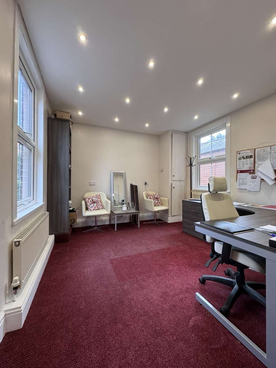 Retail/Shop in Doncaster - photo 2