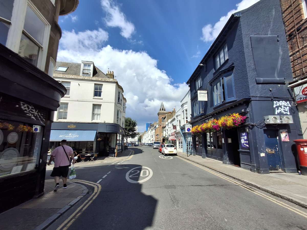 Retail/Shop in Brighton - photo 4