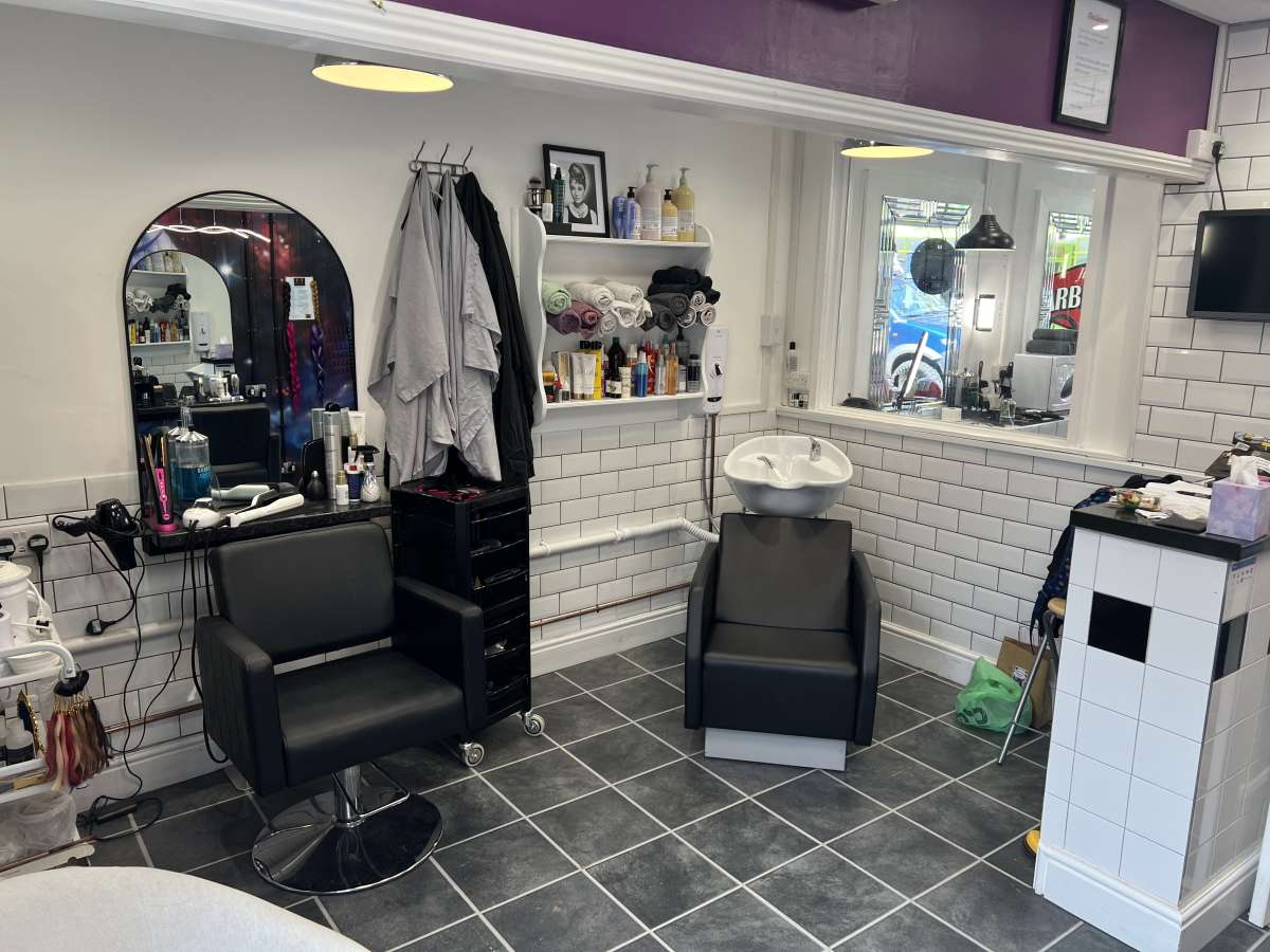 Retail/Shop in Glastonbury - photo 2